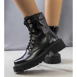 PA1 Black boots on the tractor sole of Iglesi 1