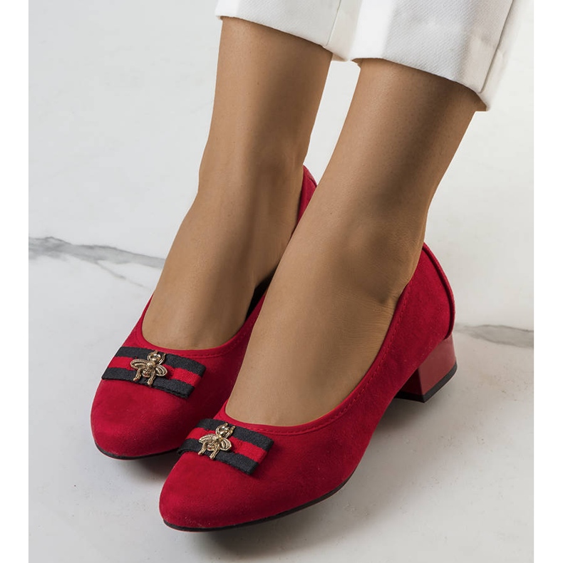 Red pumps with a Vijver bow tie 1