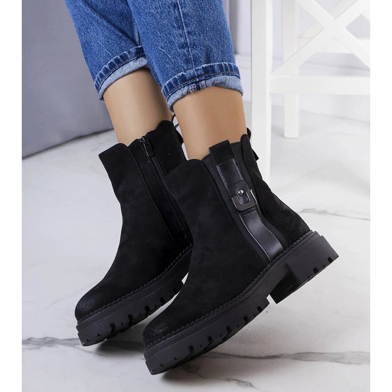 Black insulated boots from Xiomara 1