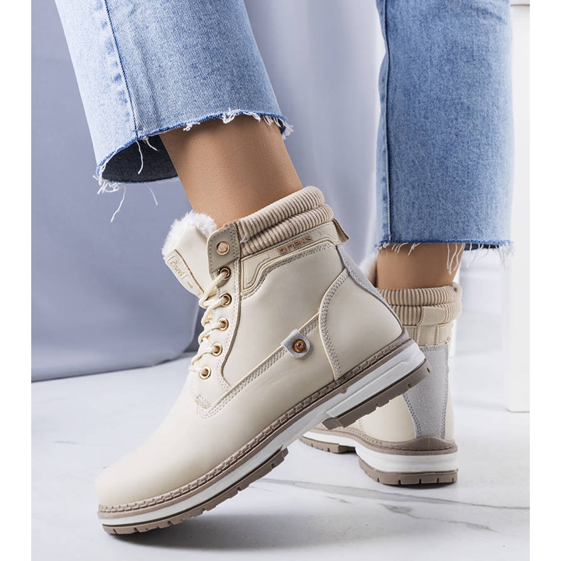 BM Beige insulated boots from Saylor 1