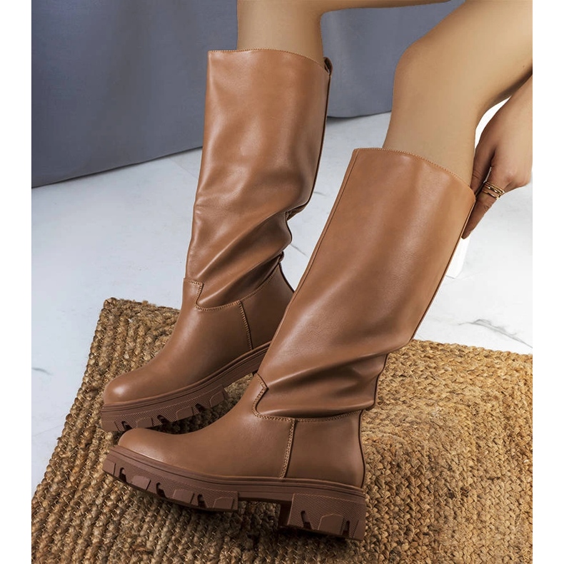 Brown insulated boots from Romelio 1