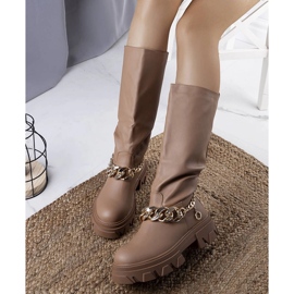 Brown insulated boots from Cumia beige 1