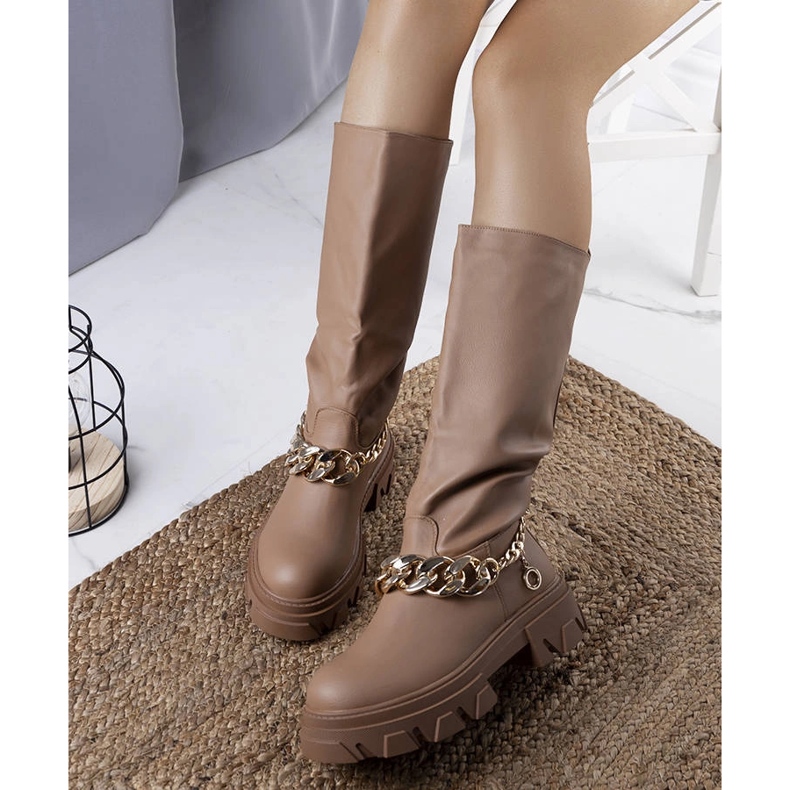 Brown insulated boots from Cumia beige 1 Brown insulated boots from Cumia beige 1