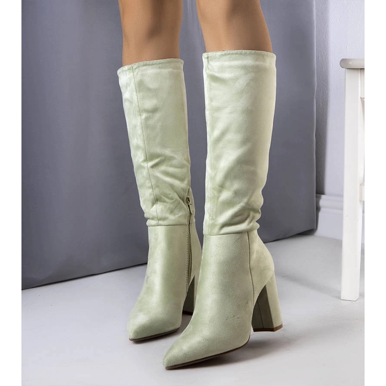 Green, insulated boots on the Narcis post 1 Green, insulated boots on the Narcis post 1