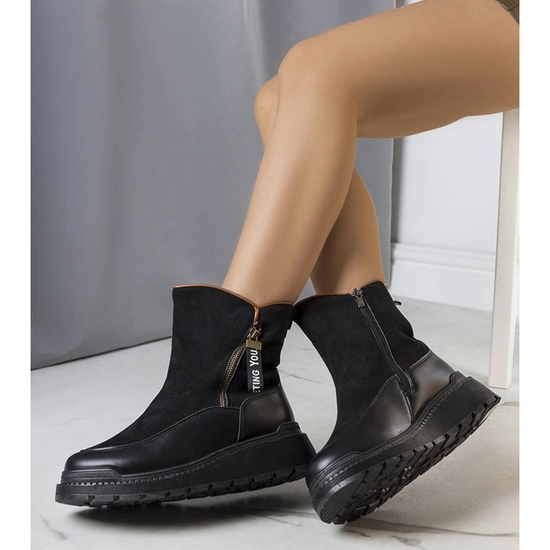 Black insulated boots on the Niklas platform 1