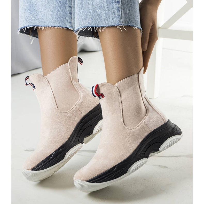 BM Takani beige insulated boots 1