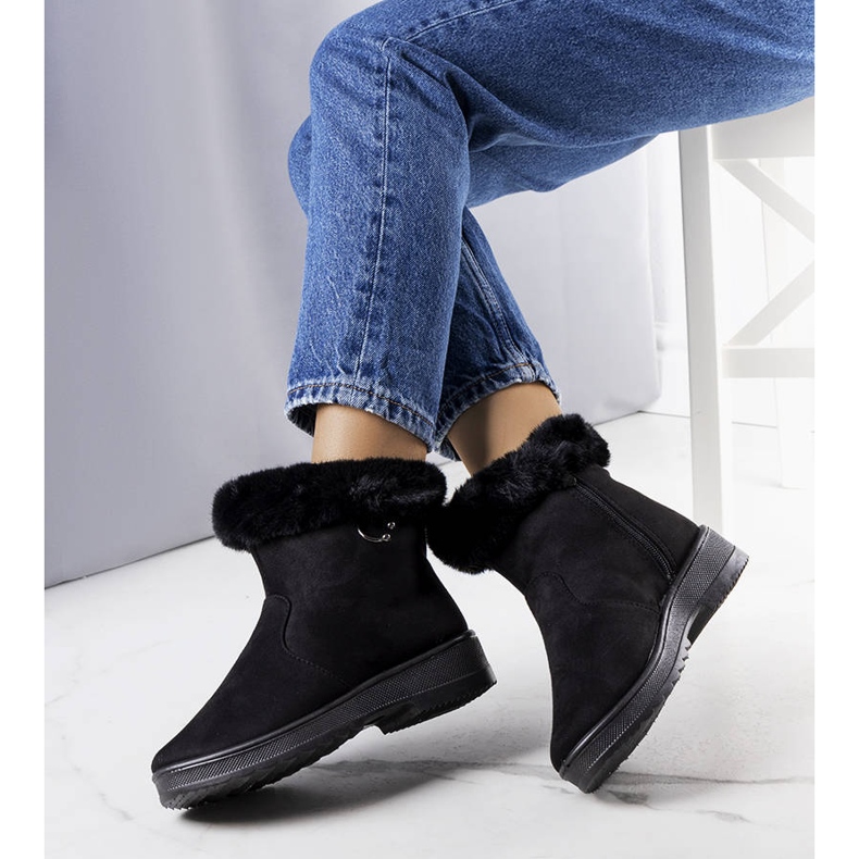 BM Black, fur-trimmed snow boots from Marvin 1