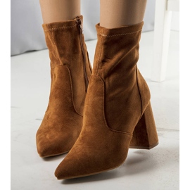 PA1 Camel boots on the Kensley post brown 1