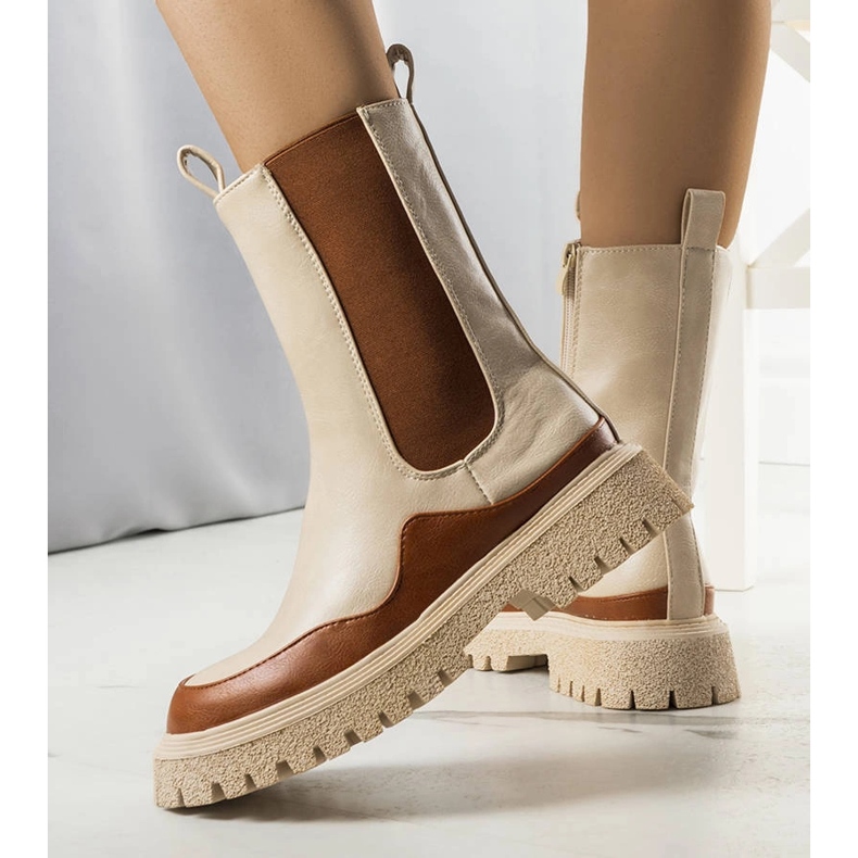 Beige and brown boots from Valeris 1