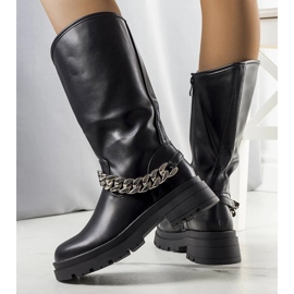 Black insulated boots from Isai 1