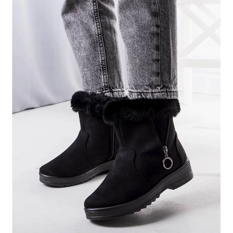 Black lined snow boots with a Katalina zipper 1