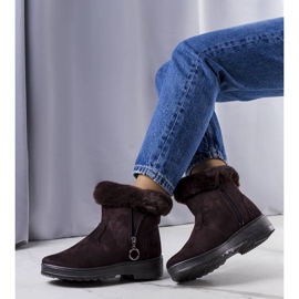 Brown, insulated snow boots with a Katalina zipper 1