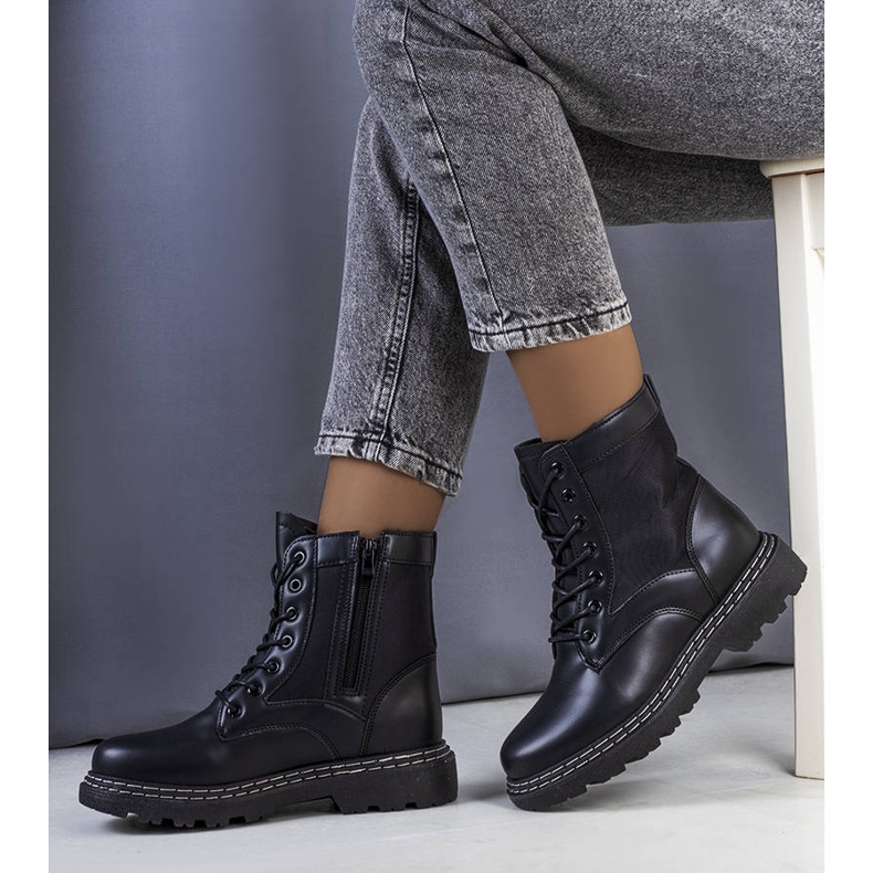 Black insulated boots from Krylo 1