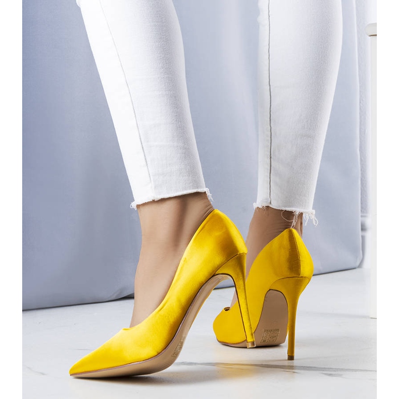 BM Yellow pins with a satin finish from Lochlan 1