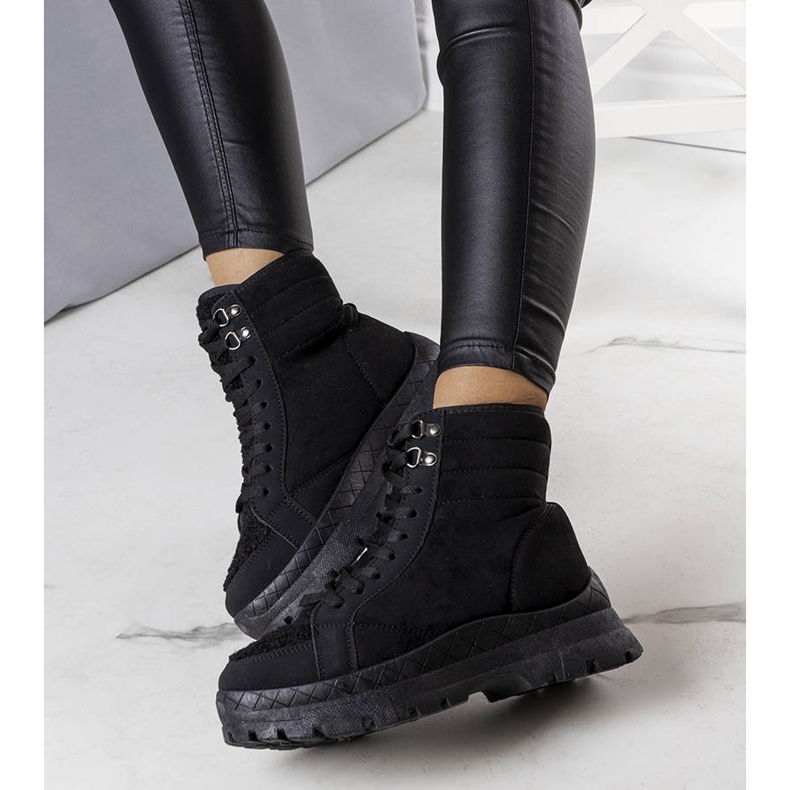 Black insulated boots from Isaias 1