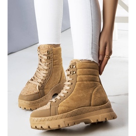 BM Brown insulated boots from Isaias 1