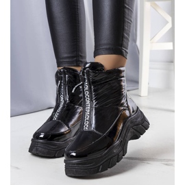 BM Black lacquered snow boots from Leonel 1