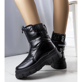 Black quilted snow boots from Giovanni 1