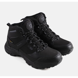 Black insulated trekking shoes from Layne 1