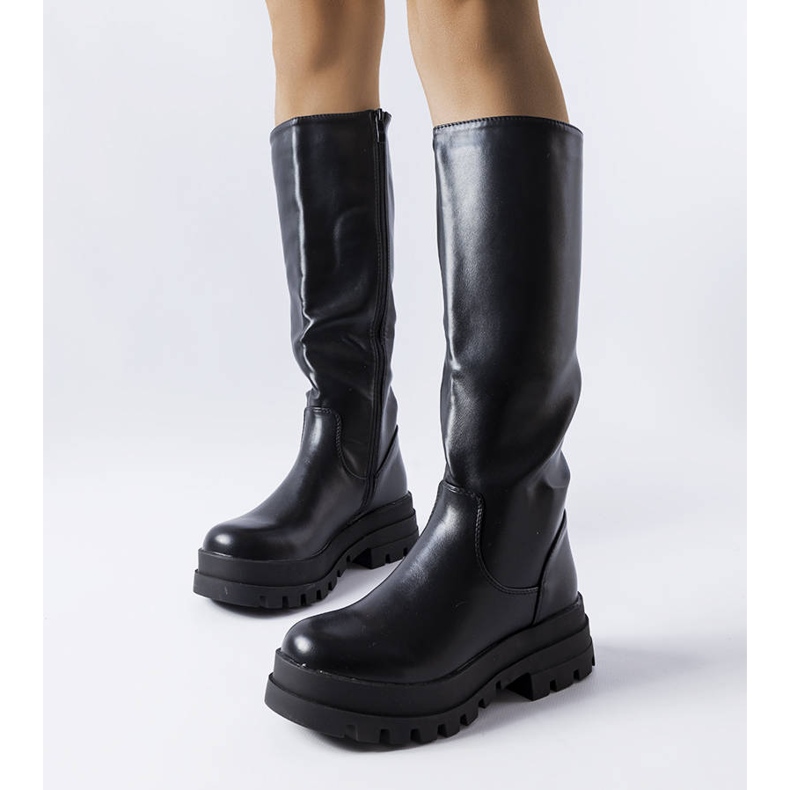 Black insulated boots from Stanis 1