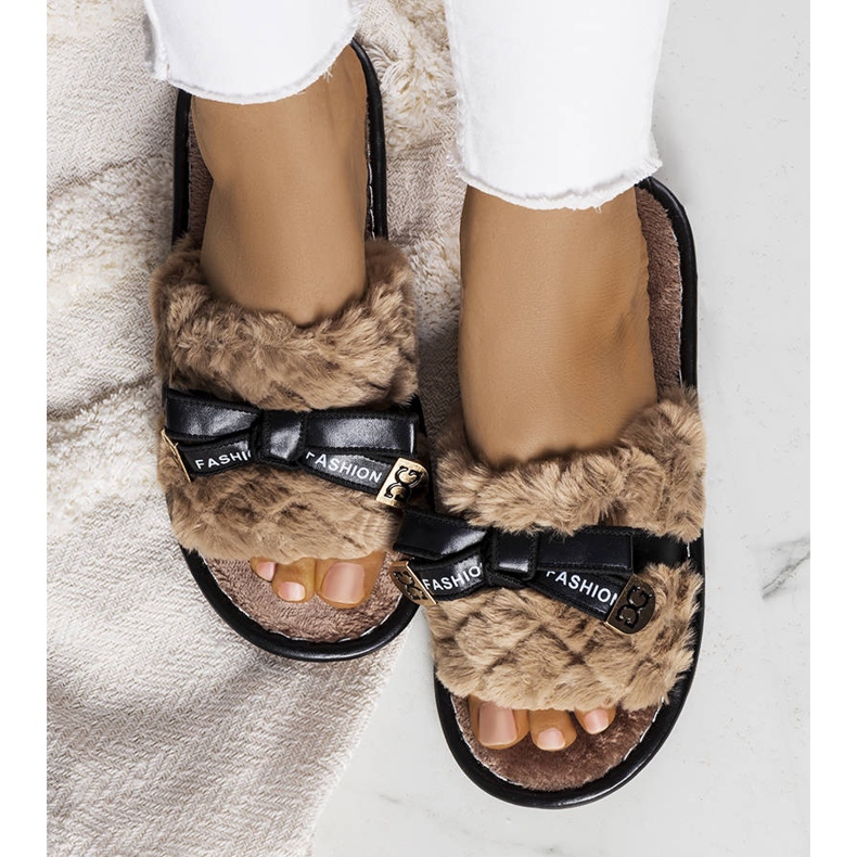 BM Brown slippers with a bow from Peter 1