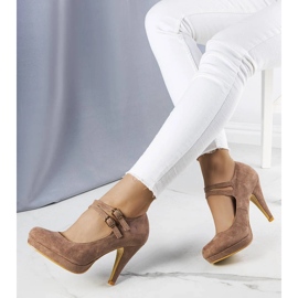 Beige high heel pumps from Quinn 1