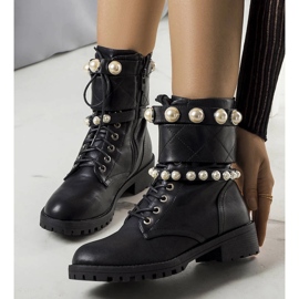 Black worker boots with Marguerite pearls 1