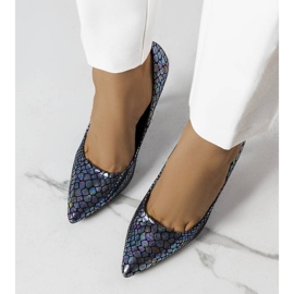 Navy blue lacquered pumps from Estelle 1