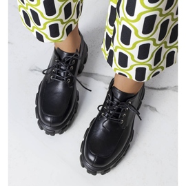 Black shoes with a massive sole from Lynn 1