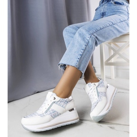 White sneakers with decorative Krystal inserts 1