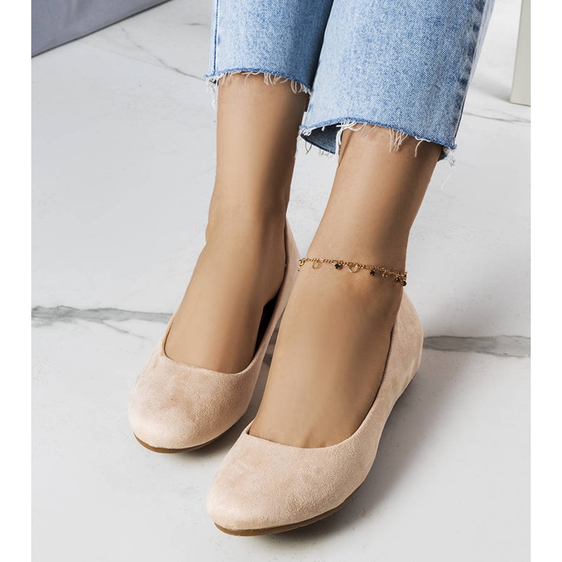 Beige ballerinas with a low wedge from Sylvia 1