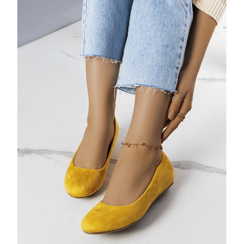 Yellow ballerinas with a low wedge from Sylvia 1