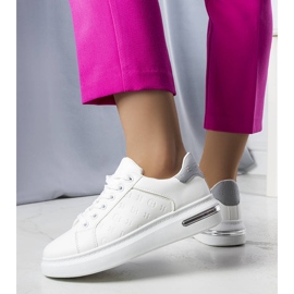 White high-soled sneakers from Tasha 1