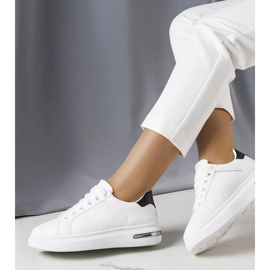 White high-soled sneakers from Tasha 1