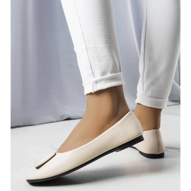 Beige ballerinas with a Sheller buckle 1