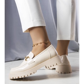 Beige lacquered shoes from Simard 1