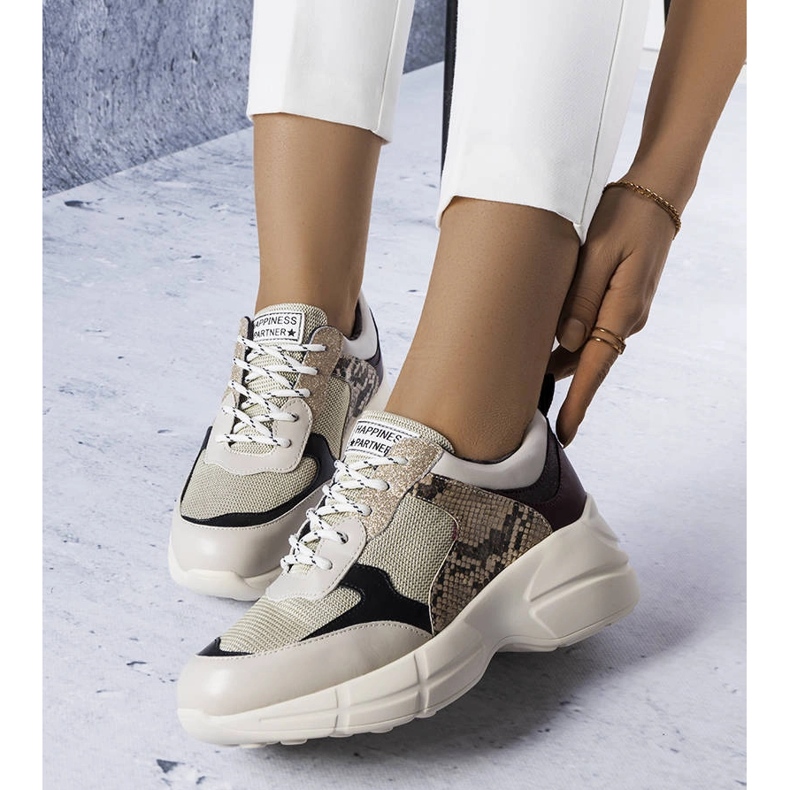 Beige sneakers with glitter inserts from Béri 1