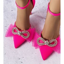 Pink pins with a bow and cubic zirconias from Bussi 1