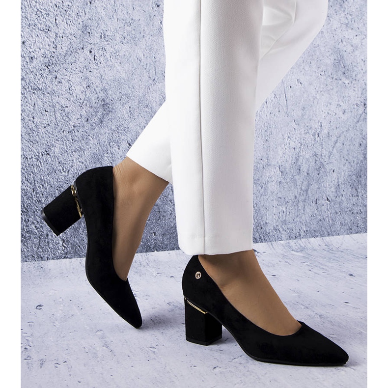 Black elegant pumps from Guérette 2