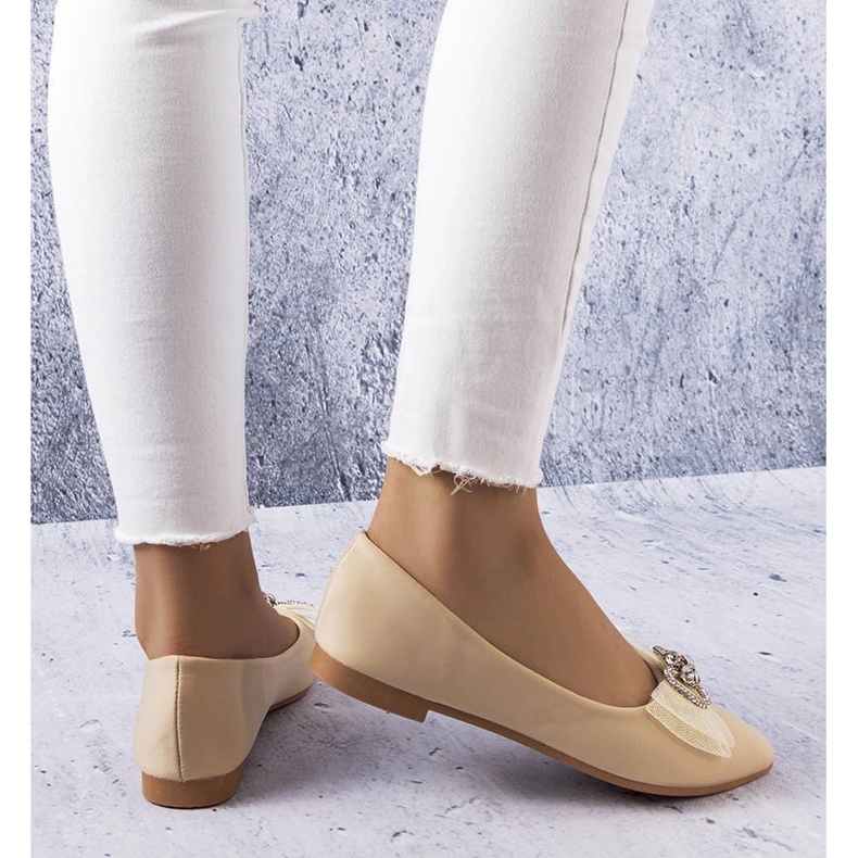 Beige ballerinas with a bow and rhinestones from LaGarde 1
