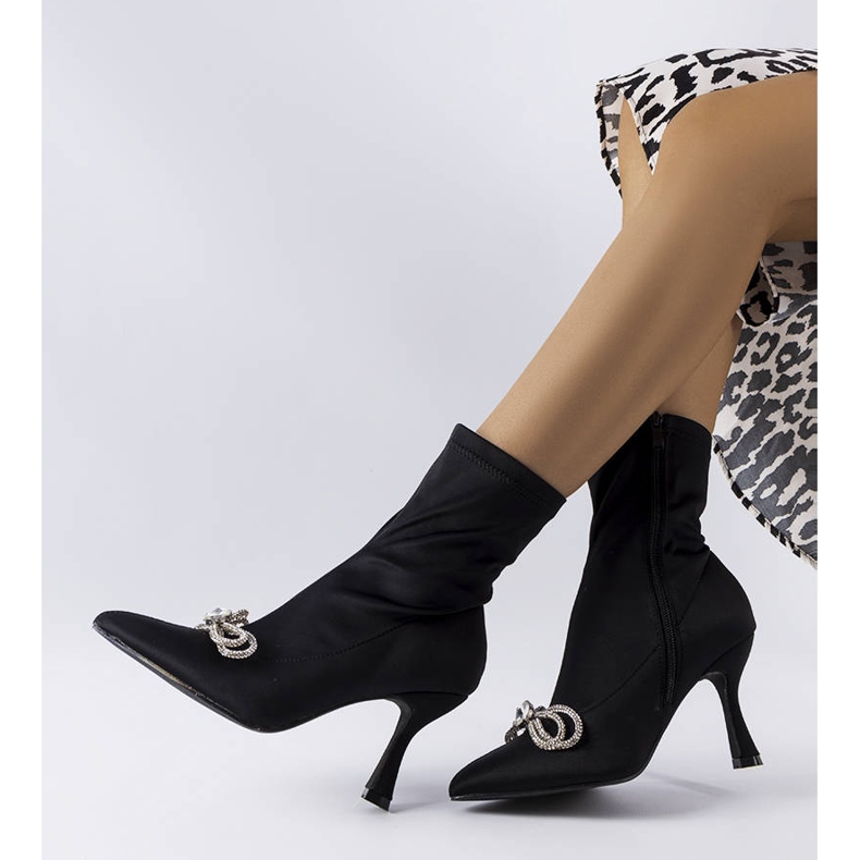 Black boots decorated with a zircon Mars bow 1