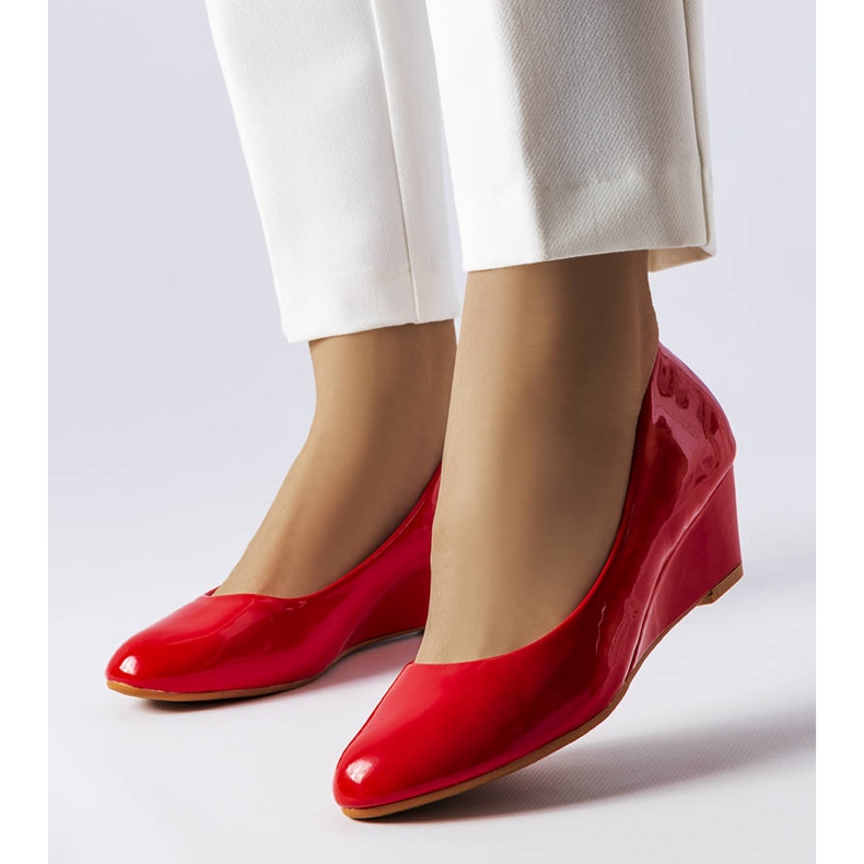 Red wedge pumps from Casgra 1