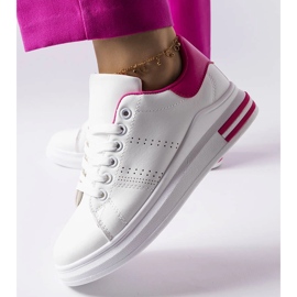 White sneakers with a pink accent from Davisson 1