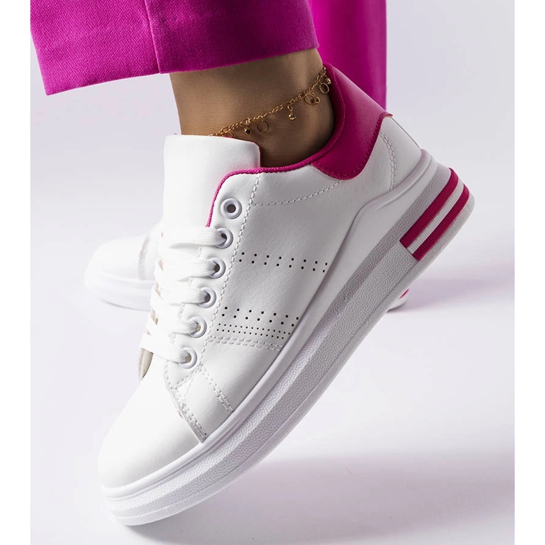 White sneakers with a pink accent from Davisson 1