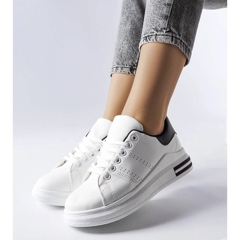 White sneakers with a black accent from Davisson 1