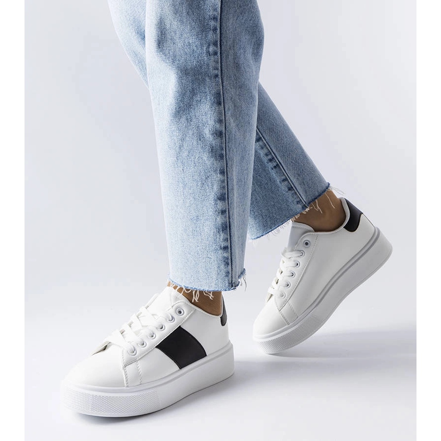 White sneakers with a black stripe Aurelie