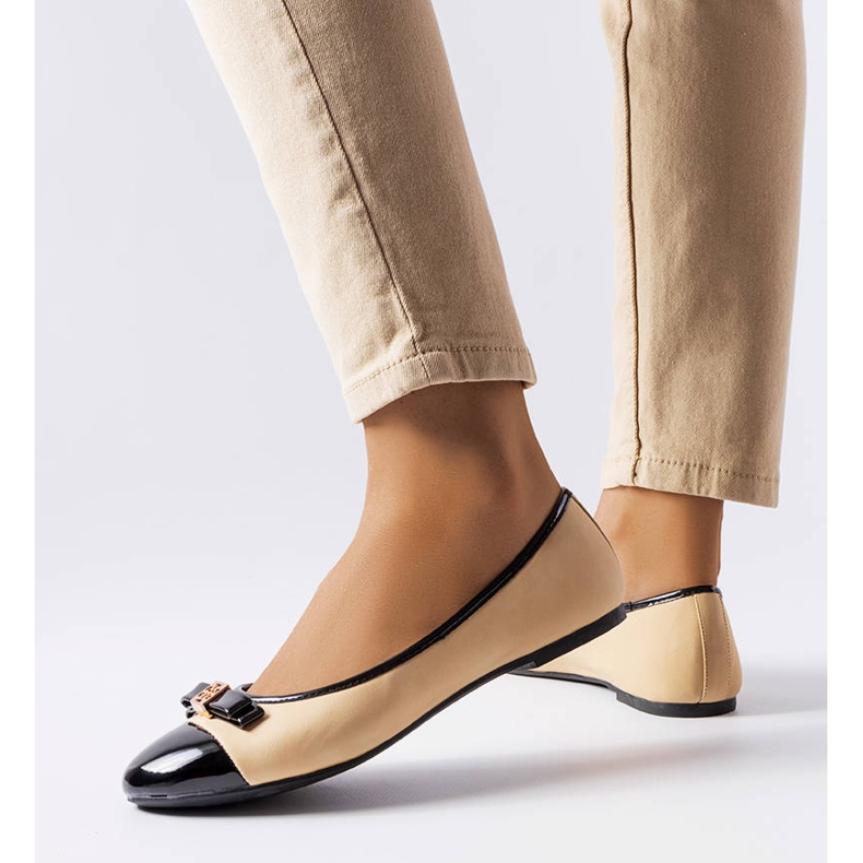 Beige ballerinas with patent toe Umberto 1