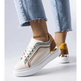 Beige sneakers with a thick sole from Soucy 1