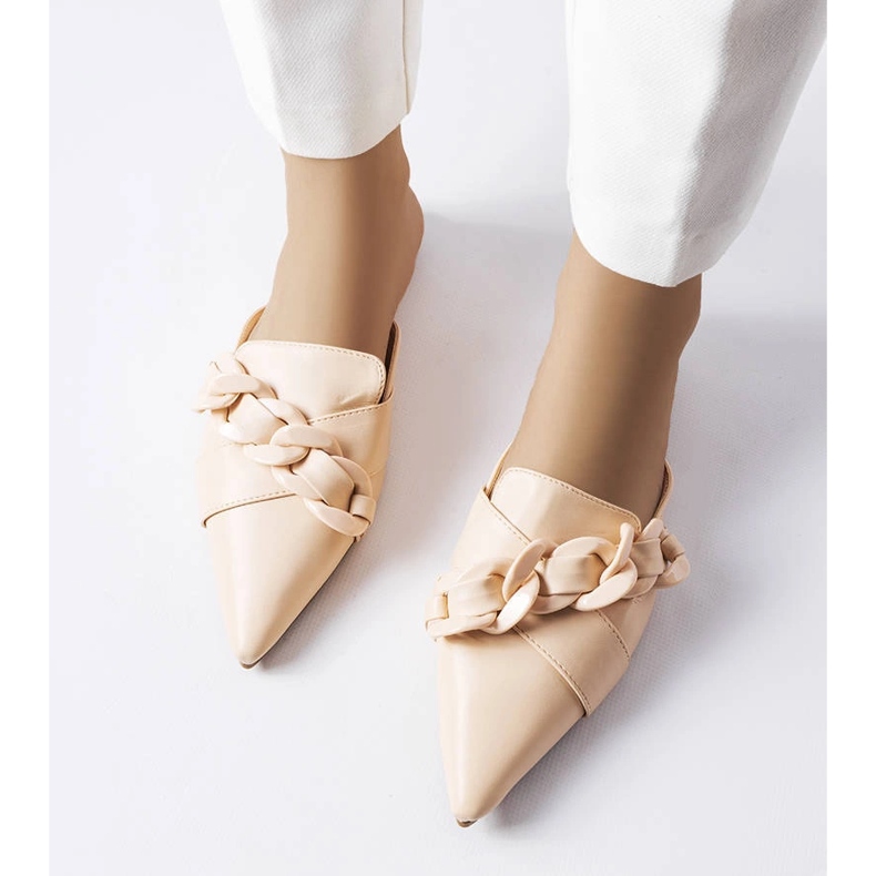 Beige elegant sandals with chain from Patenaude 1