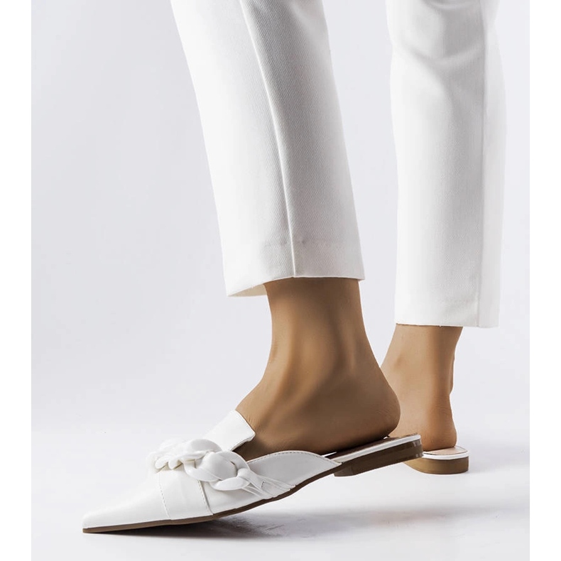 White elegant sandals with chain from Patenaude 1